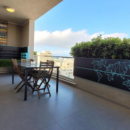 Апартаменты Stylish - Modern - Large Terrace - 2 Bed - 200 M From Sea - Fully Air Con Сент-Полс-Бей Экстерьер фото