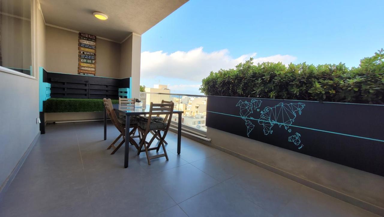 Апартаменты Stylish - Modern - Large Terrace - 2 Bed - 200 M From Sea - Fully Air Con Сент-Полс-Бей Экстерьер фото